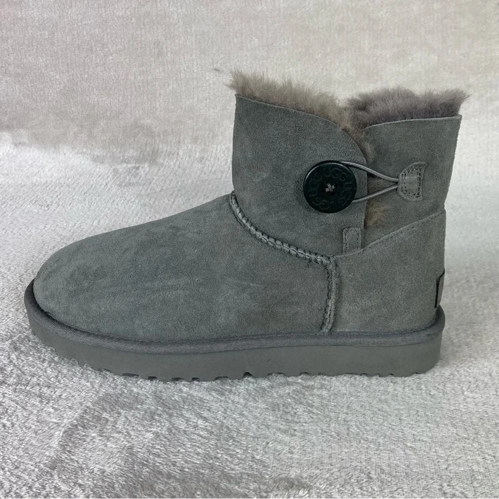 UGG Classic Mini II Boots Womens Size 7‎ Gray Suede Shearling *MISMATCH*